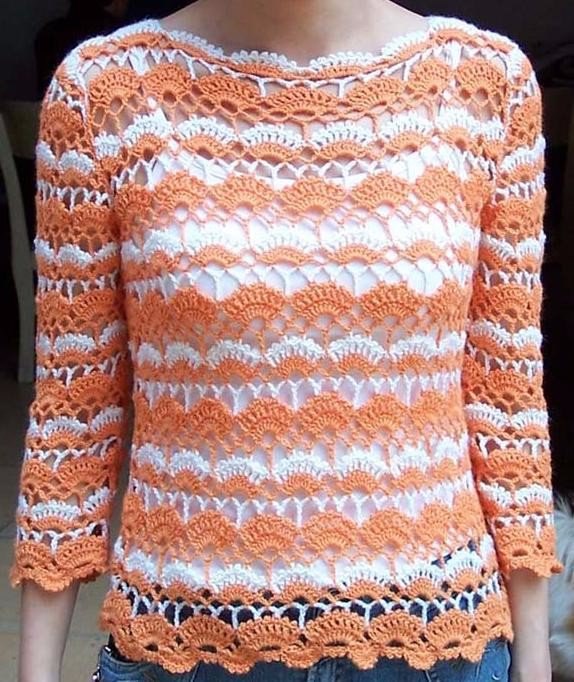 Двухцветный пуловер узором "веерочки"