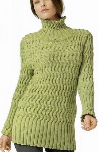 Удлиненный зеленый свитер