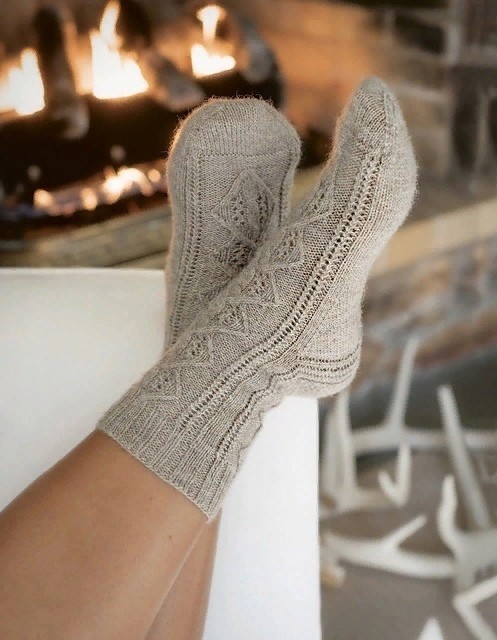 Вязаные носки спицами Doune от Cheryl Eaton