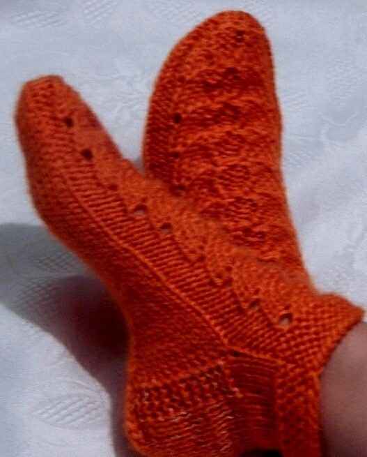 Модные носочки морковного цвета