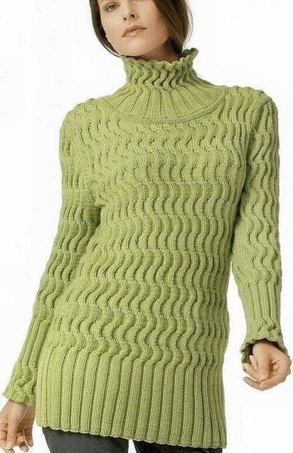 Длинный свитер с рельефным узором спицами