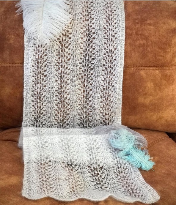 Воздушный ажурный шарф из мохера спицами