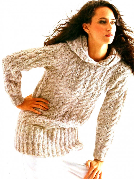 Удлиненный свитер с капюшоном спицами