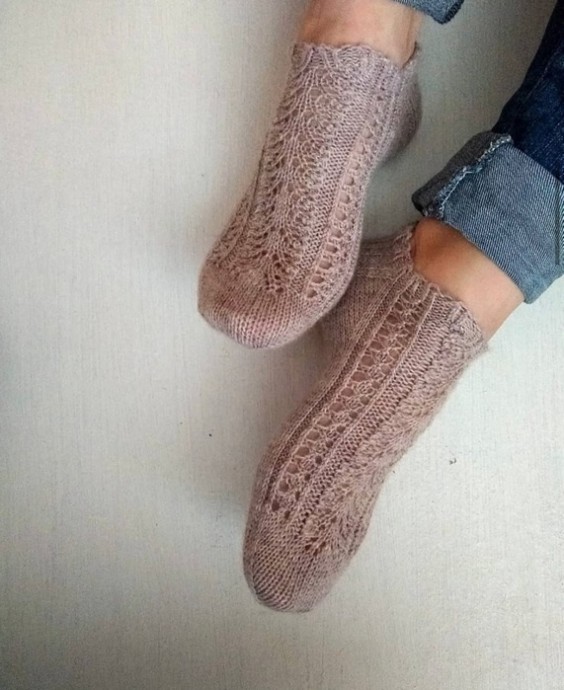 Симпатичные носки спицами