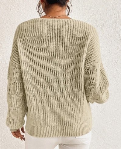 Пуловер с рельефным узором, вяжем спицами