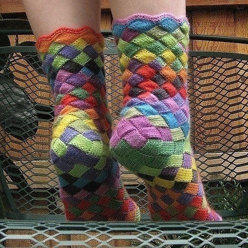 Яркие носки в стиле «энтерлак»