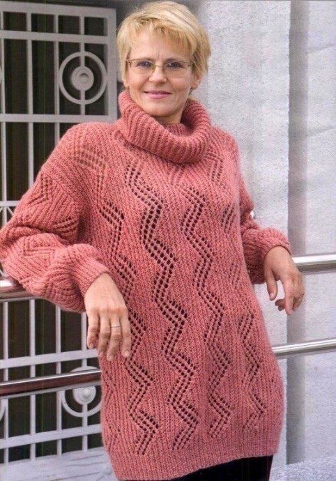 Объемный свитер с ажурным узором, вяжем спицами