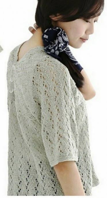 Японский пуловер спицами, застёгивающийся на пуговички сзади