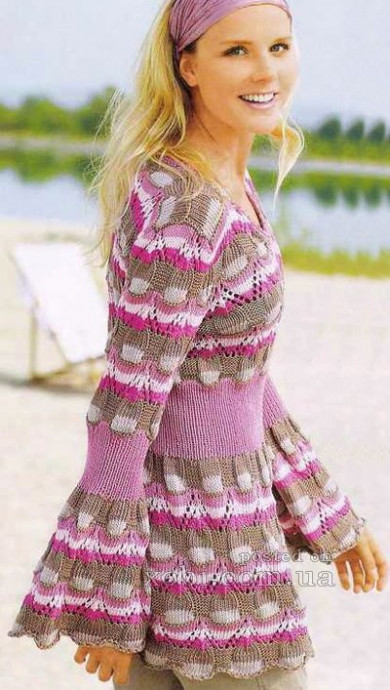 ​Приталенный пуловер с расклешенными рукавами