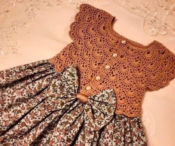 Платье, сочетающее в себе и шитье, и вязание