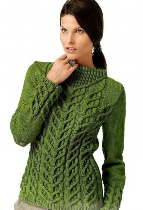 Зеленый пуловер с горлышком