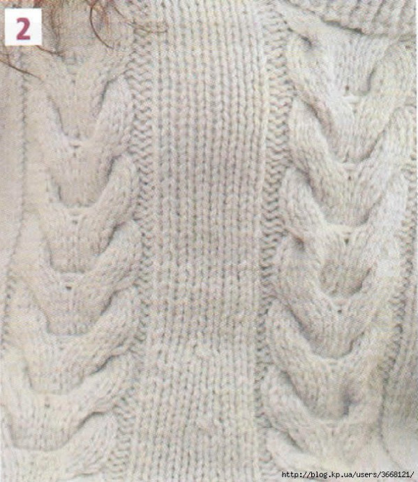 Серый пуловер с широким воротником спицами