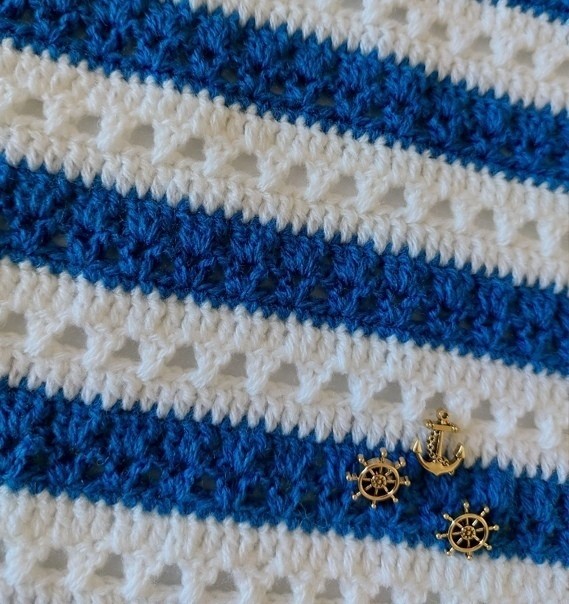 Морской стиль в вязании: модная кофточка для летнего образа