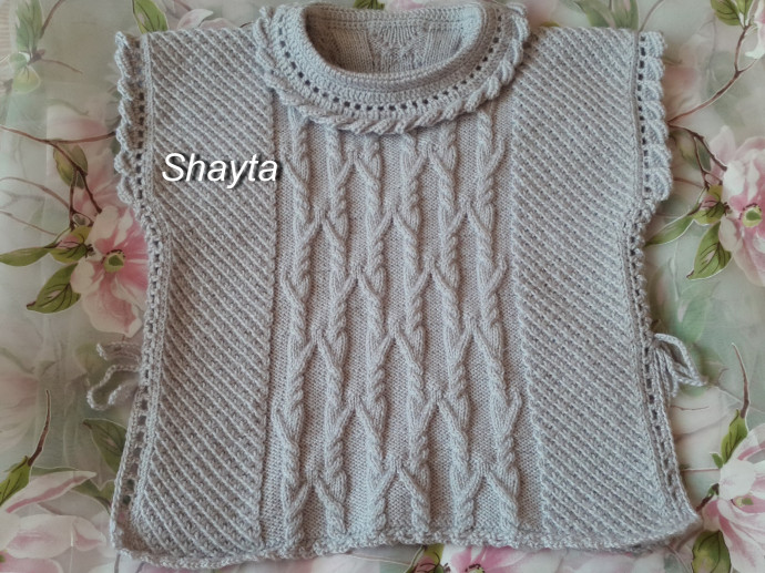 Пончо-пуловер для  девочки от Shayta со шнуровкой.