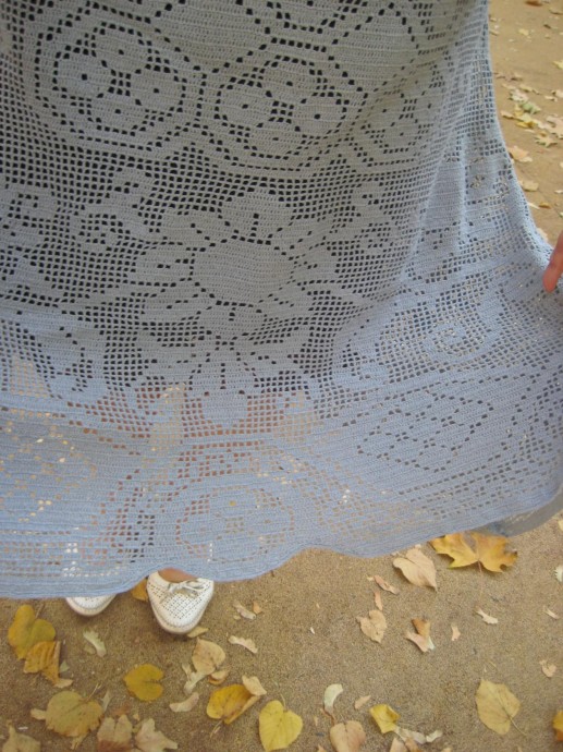 Платье филейной вязки.