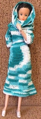 Платье и шарф- капюшон на куклу.