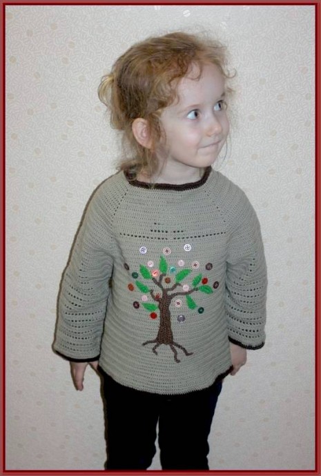 Пуловер с пуговичным деревом