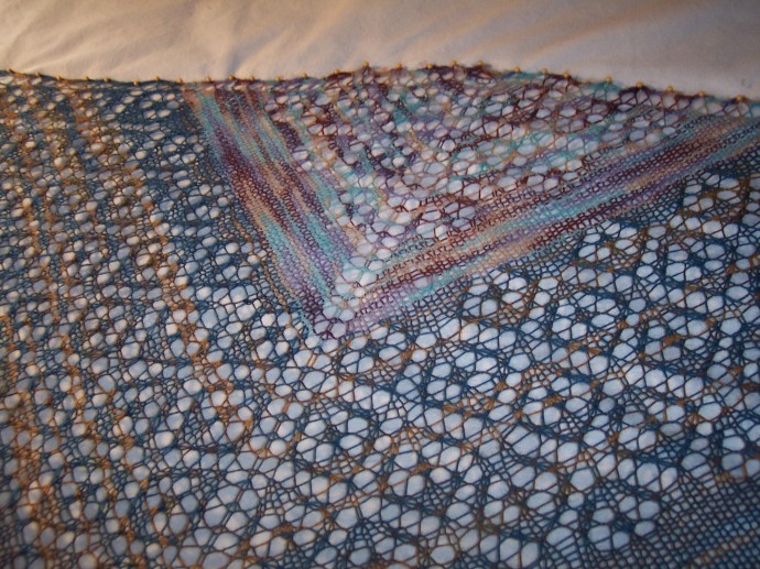 I knitted my shawls by my hands with long needles and I post them on internet for everybody to see.