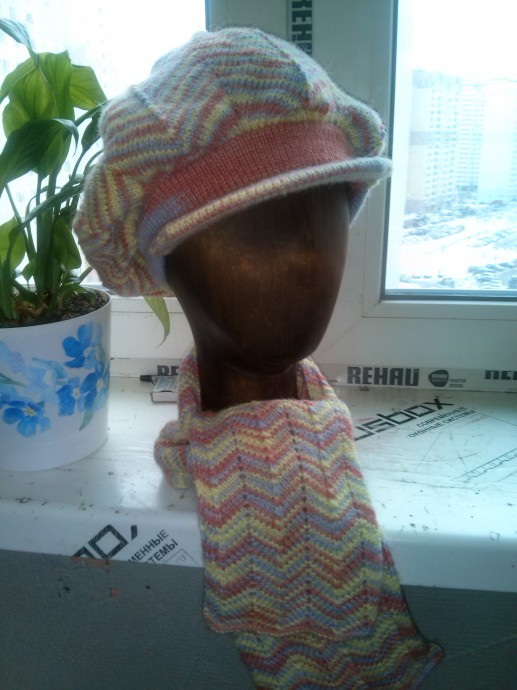 Комплект женская кепка с козырьком и шарфик