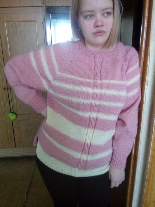 Мой первый свитерок для дочки.