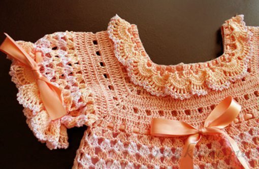 Нарядное платье для девочки крючком вязаное из хлопковой пряжи, очень нежное и ажурное