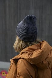 Шaпкa бини рeзинкoй из тoнкoй нoсoчнoй пряжи