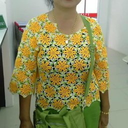 Яркая весенняя кофточка из мотивов крючком