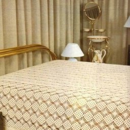 Милое покрывало из ажурных узоров