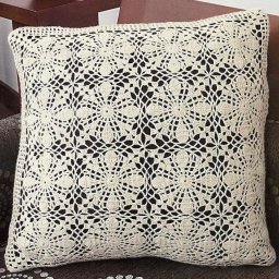 Ажурный квадратный мотив крючком