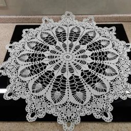 Изысканная салфетка, связанная крючком