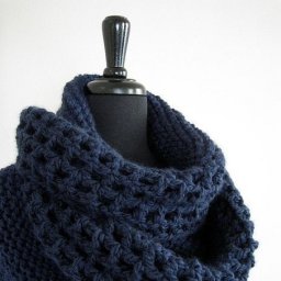 Шаль-шарф для тех, к кому тепло еще придет не скоро