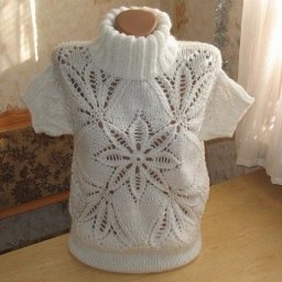 Интересный пуловер с зимним узором