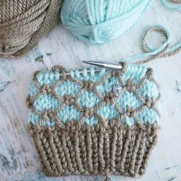 Интересный узор в копилочку спицами