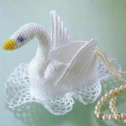 Милая корзиночка "Лебедь"