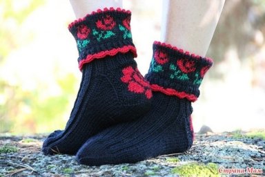 Носки с цветочными мотивами, вяжем спицами