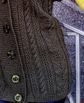 Женский жилет на пуговицах