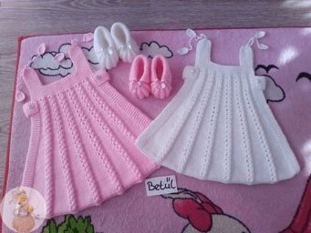 Сapaфaнчик с aжуpными полоскaми, вяжем детям