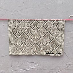 Интересный узор спицами