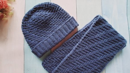 Вязаный комплкт (шапка и шарф)  из пряжи Alize LanaGold