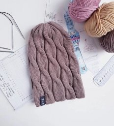 Шапочка с косами