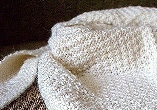 Шаль снежная, теплая и зимняя