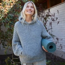 Серое худи, вяжем спицами