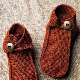 Интересные вязаные тапочки