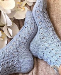 Носочки красивым узором, вяжем спицами