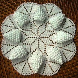 Салфетка с узором "Виноград"