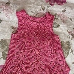 Вяжем розовый сарафан - девочке для прогулок!