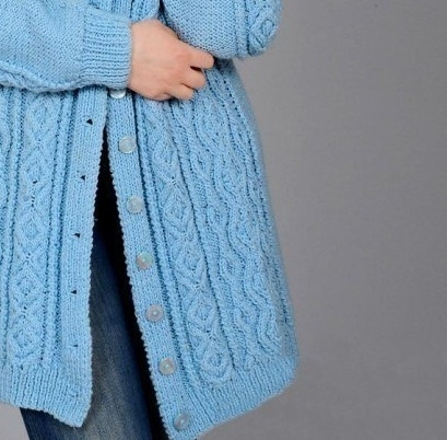 Голубой кардиган спицами