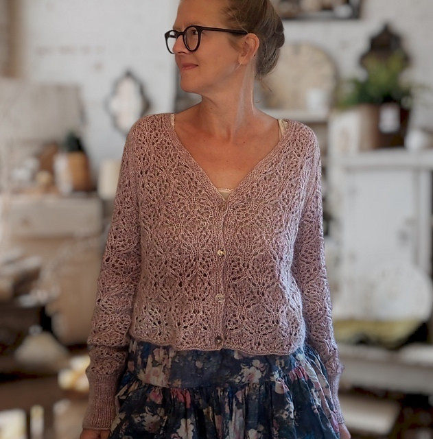 Ажурная кофточка спицами Dried Roses