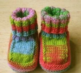 Вязаные пинетки спицами для новорожденных