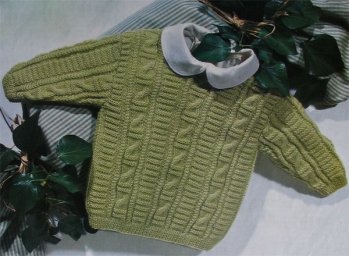 Светло-зеленый детский пуловер с узорчатыми дорожками